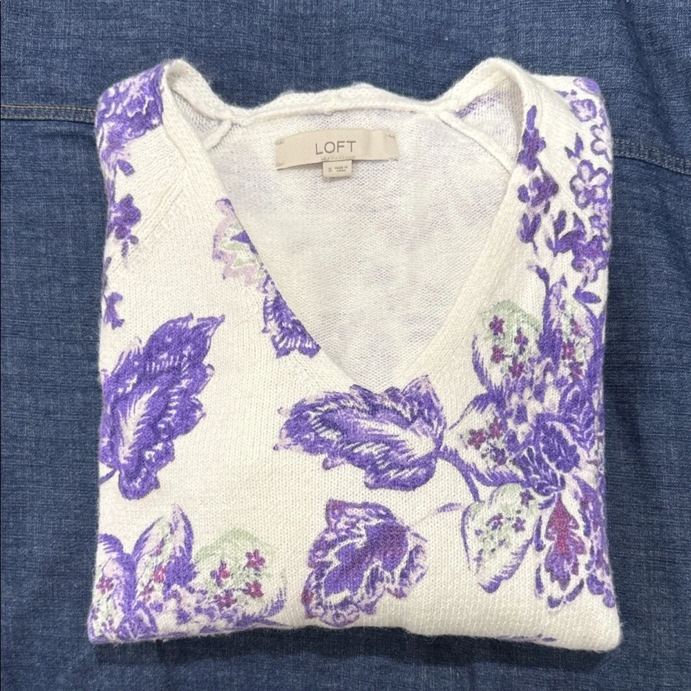 LOFT Women's V-Neck Sweater in Purple Floral - Picture 6 of 6